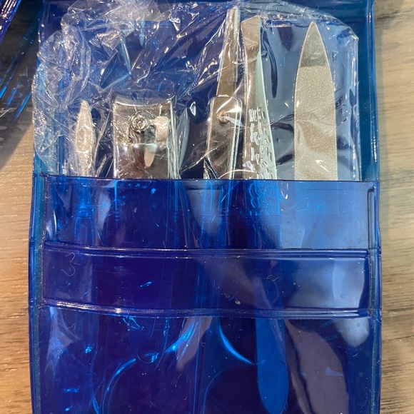 New Nail Manicure Travel Kit - Picture 4 of 6